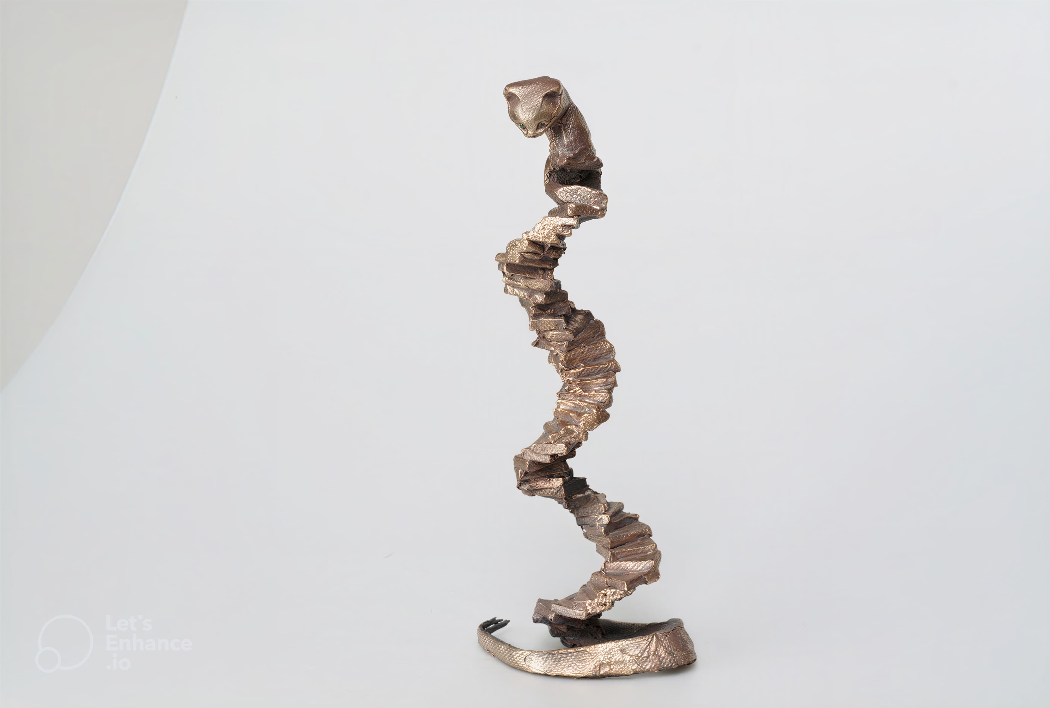 Jannis Besen, Pressure to grow, 2025, bronze sculpture with Colombian emeralds